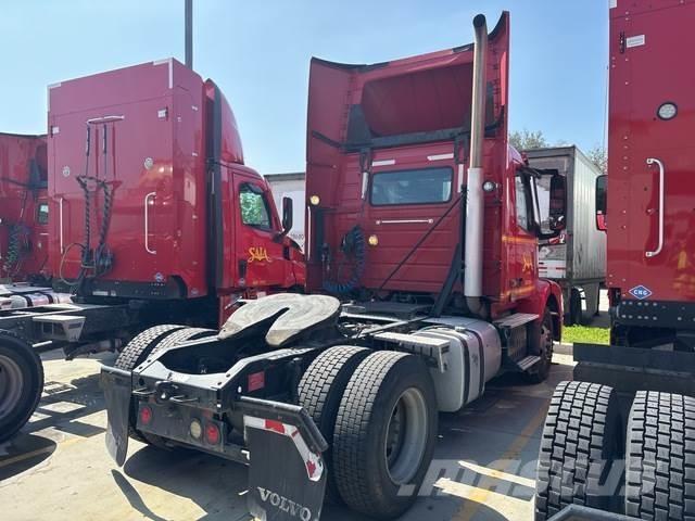 Volvo VNM42T Tegljači