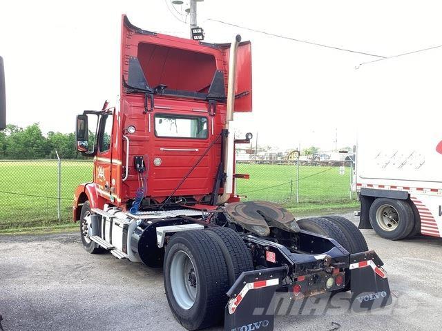 Volvo VNM42T Tegljači