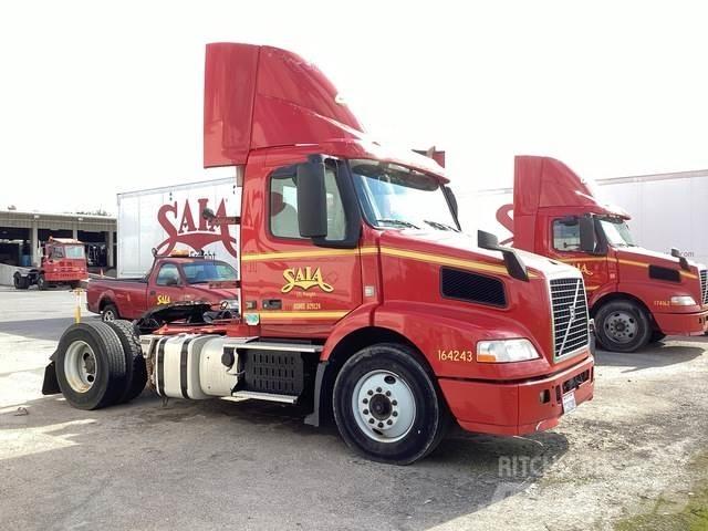 Volvo VNM42T Tegljači
