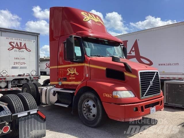 Volvo VNM42T Tegljači