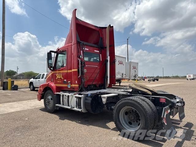 Volvo VNM42T Tegljači