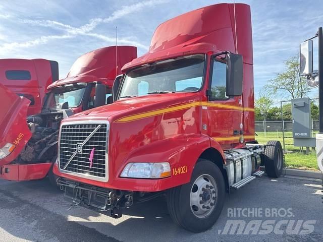 Volvo VNM42T Tegljači
