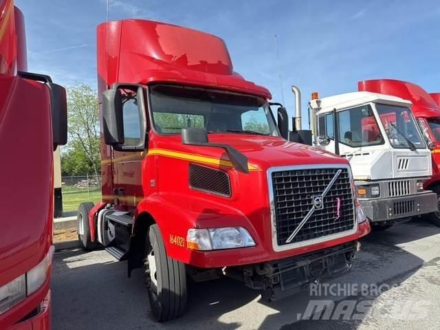 Volvo VNM42T Tegljači