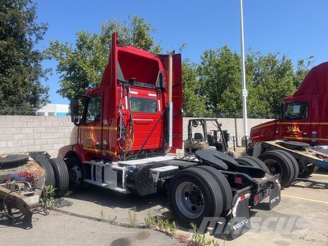 Volvo VNM42T Tegljači
