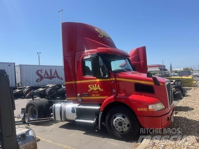 Volvo VNM42T Tegljači