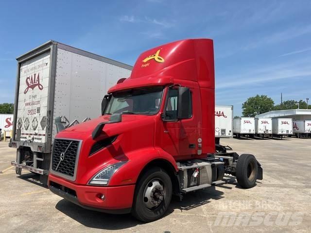 Volvo VNM42T Tegljači