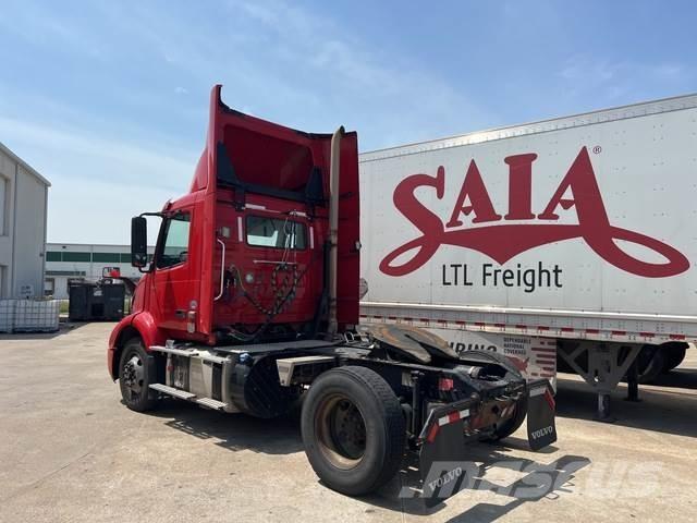Volvo VNM42T Tegljači