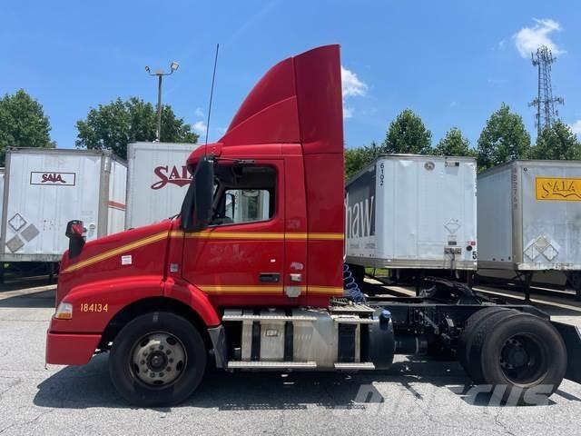 Volvo VNM42T Tegljači