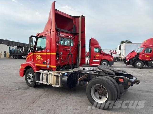 Volvo VNM42T Tegljači