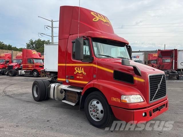 Volvo VNM42T Tegljači