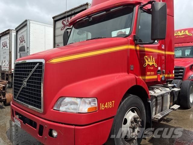 Volvo VNM42T Tegljači