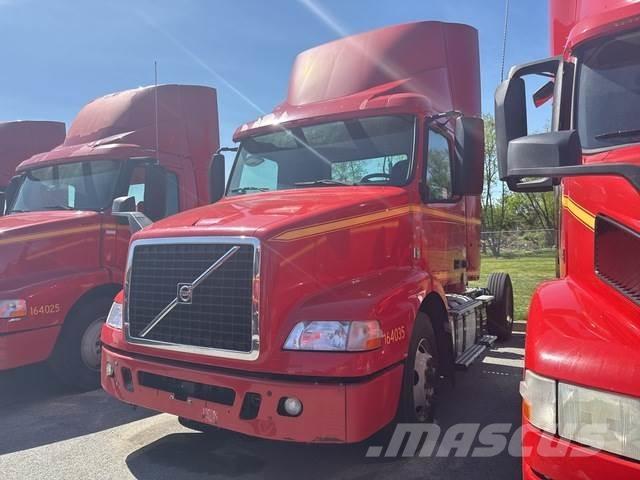 Volvo VNM42T Tegljači