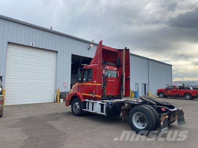 Volvo VNM42T Tegljači