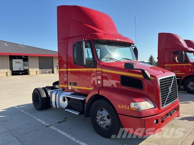 Volvo VNM42T Tegljači