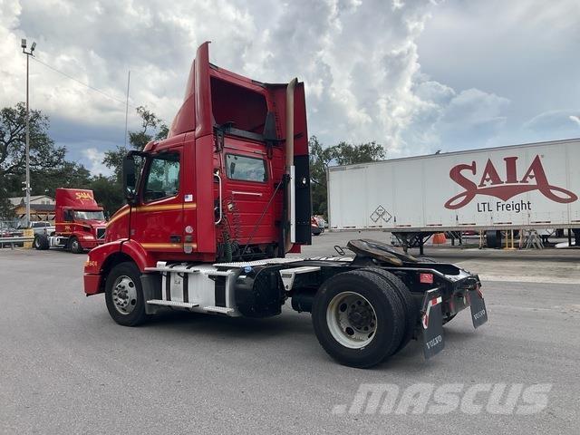 Volvo VNM42T Tegljači