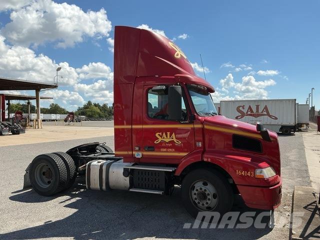 Volvo VNM42T Tegljači