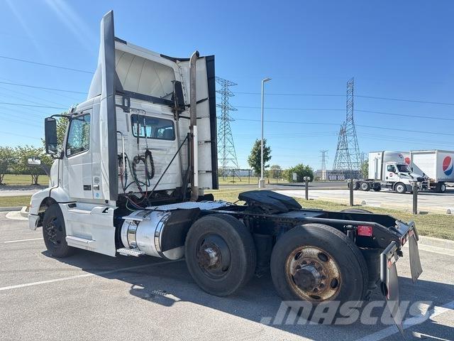 Volvo VNM64T Tegljači