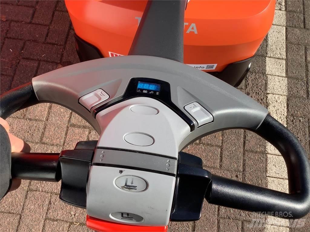 Toyota SWE120 Ručni električni viljuškar