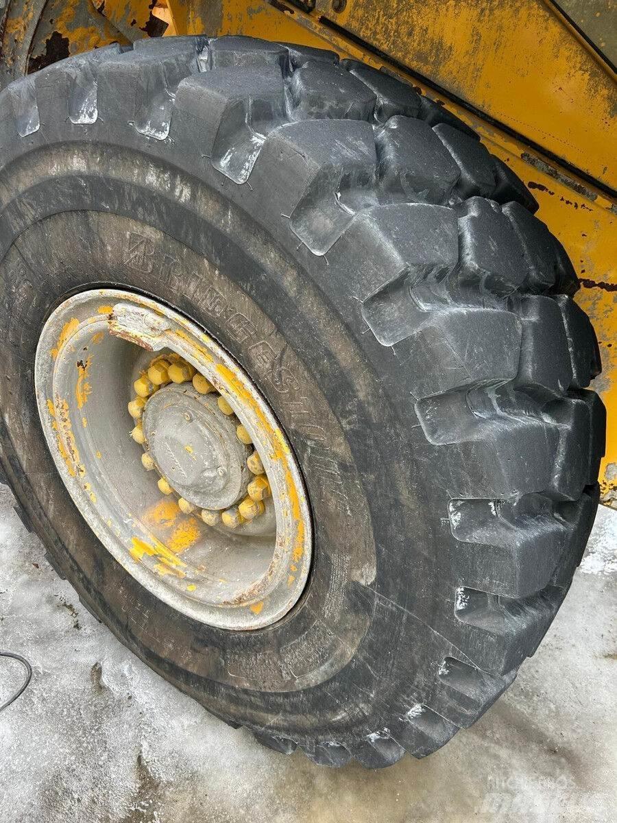 Volvo L90E Bageri guseničari