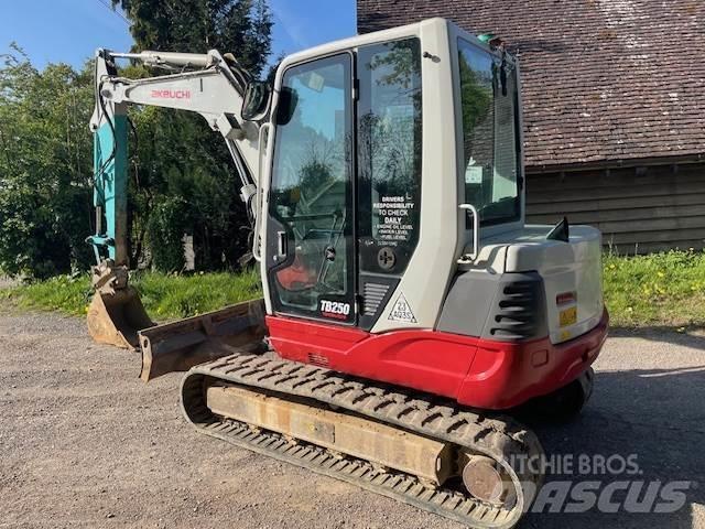Takeuchi TB250 Midi bageri 7t – 12t