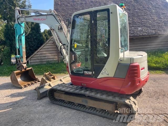 Takeuchi TB250 Midi bageri 7t – 12t