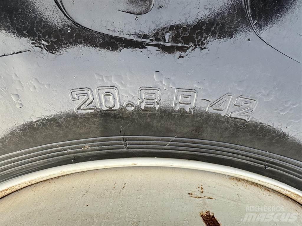 AP 20,8xR42 Gume, točkovi i felne