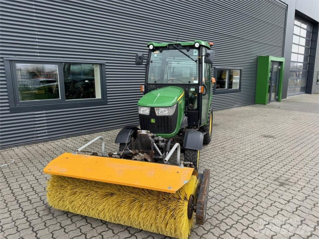 John Deere 2036R Manji traktori