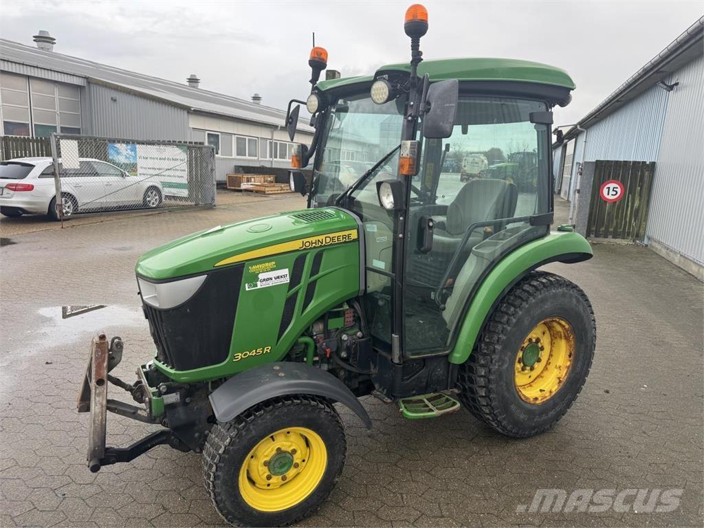John Deere 3045R Manji traktori