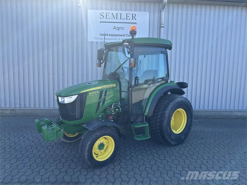 John Deere 4052R Manji traktori