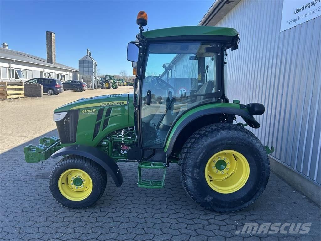 John Deere 4052R Manji traktori