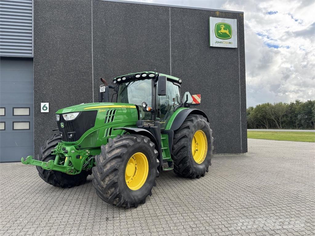 John Deere 6215R Traktori