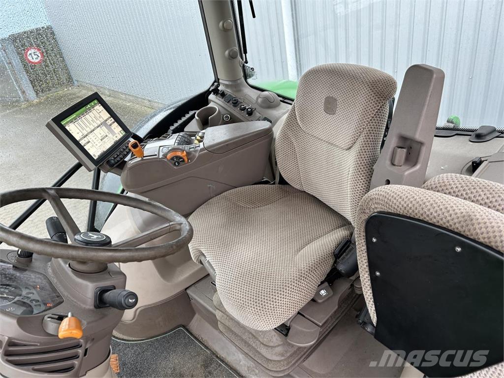 John Deere 6215R Traktori