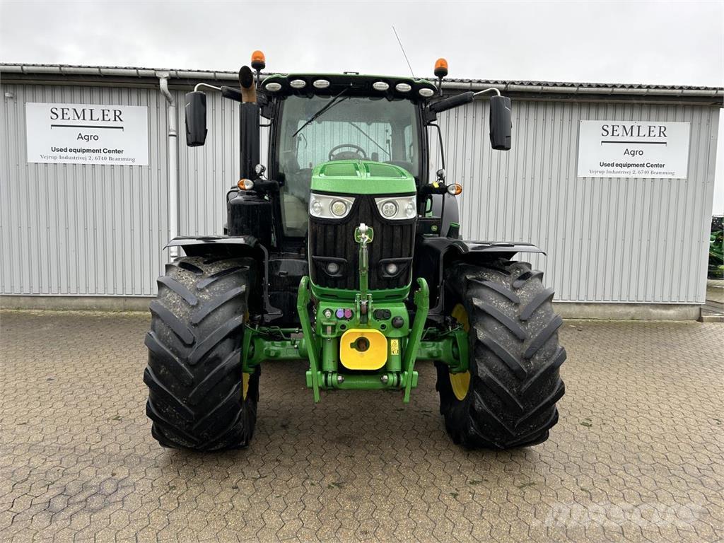 John Deere 6215R Traktori