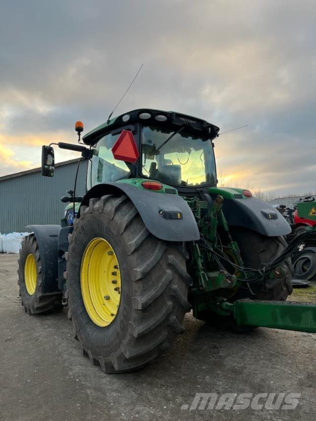 John Deere 6215R Traktori