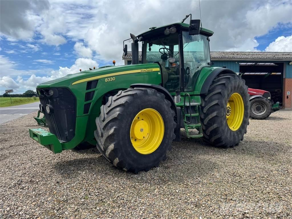 John Deere 8330 Traktori