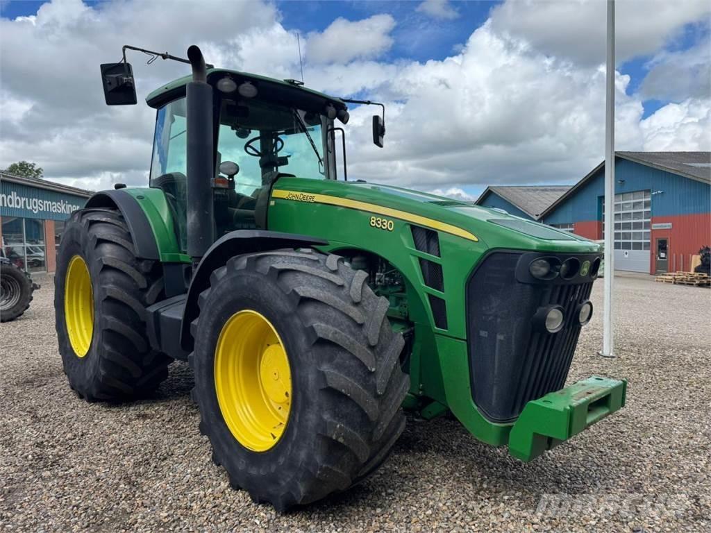 John Deere 8330 Traktori