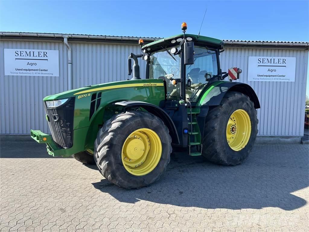 John Deere 8370R Traktori