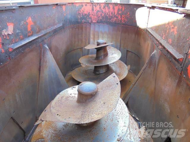 Kuhn 45 M3 Samoutovarna prikolica
