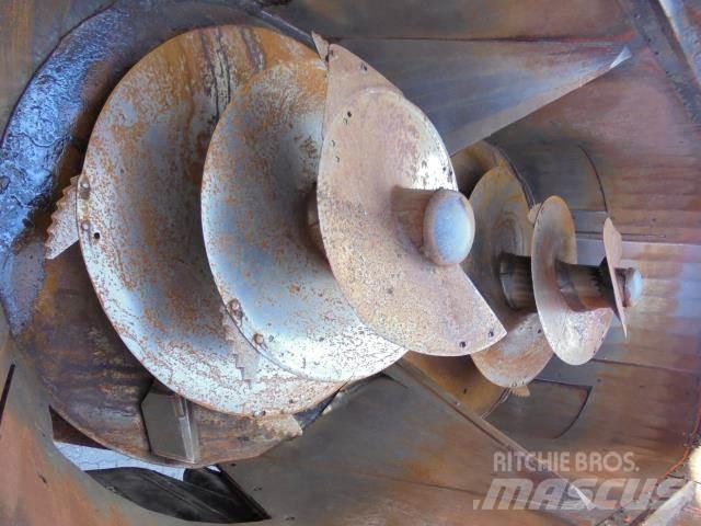 Kuhn 45 M3 Samoutovarna prikolica
