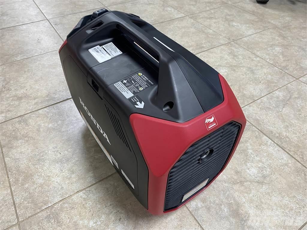 Honda EU3200I Rasvetni stubovi