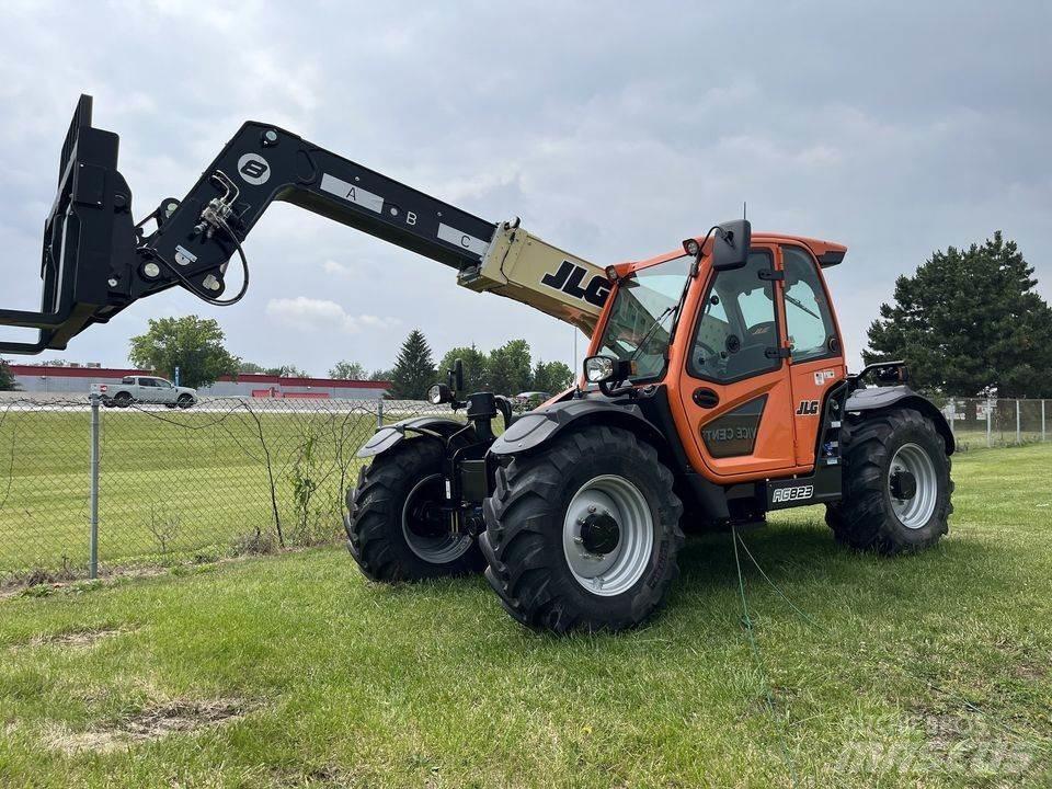 JLG 823 Teleskopski viljuškari