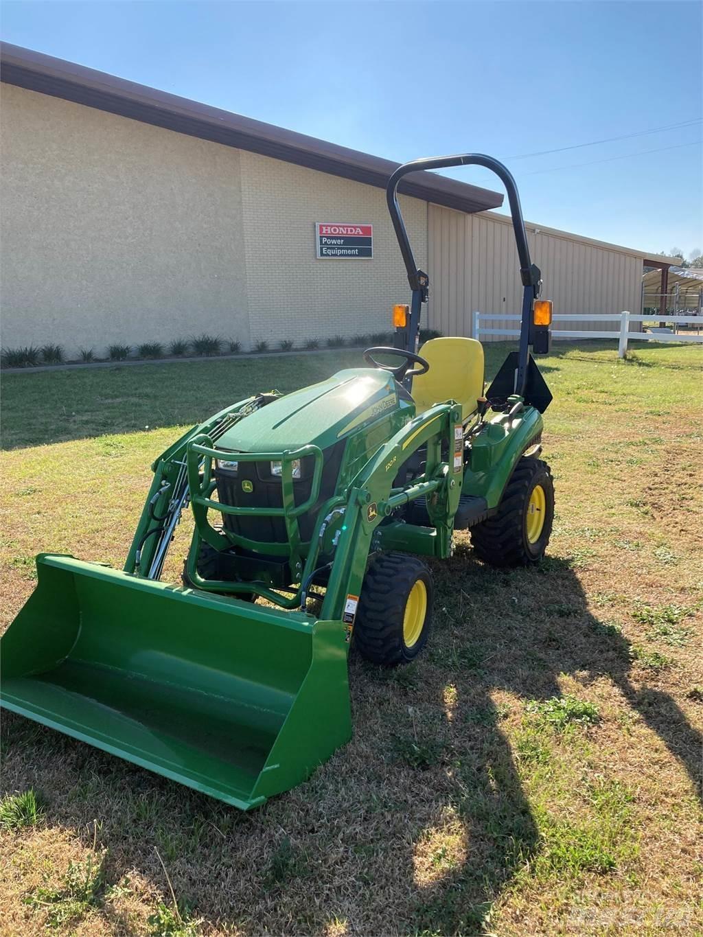 John Deere 1023E Manji traktori