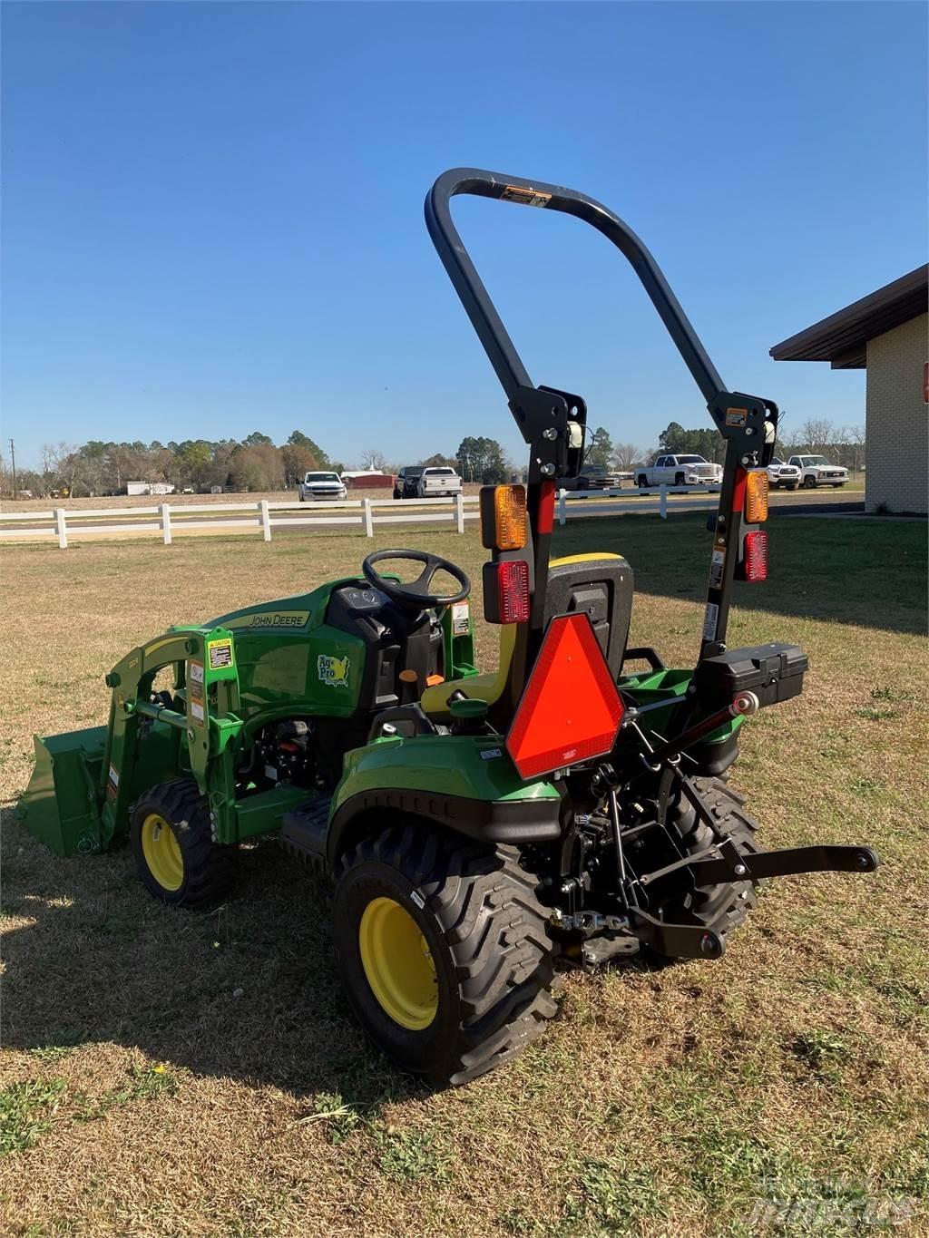 John Deere 1023E Manji traktori