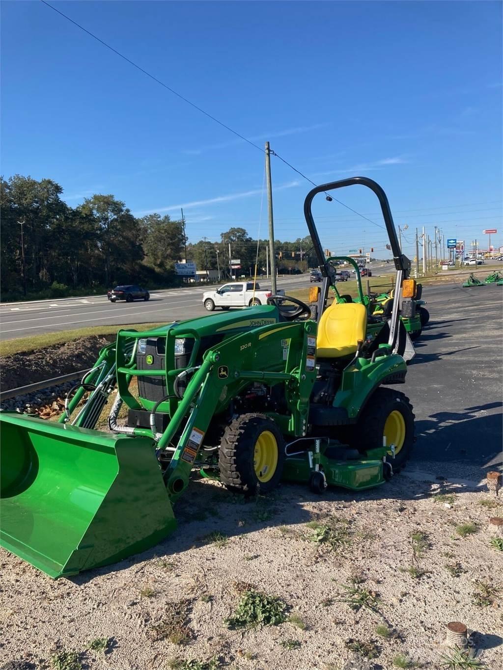 John Deere 1023E Manji traktori