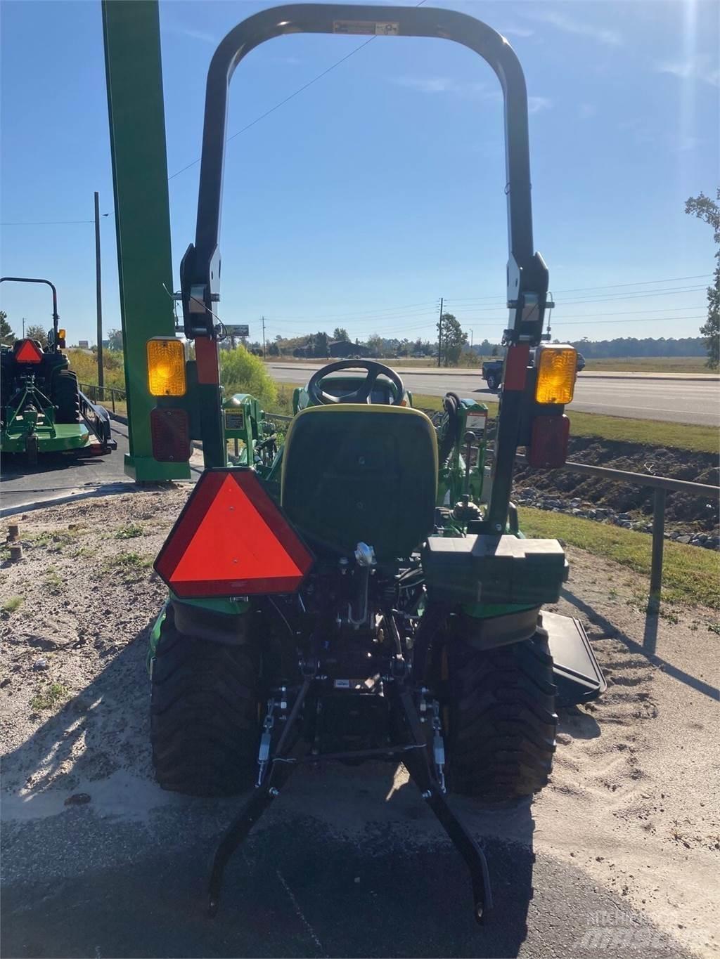 John Deere 1023E Manji traktori