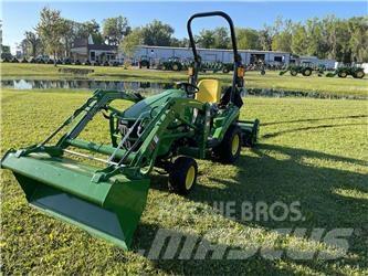 John Deere 1023E Manji traktori