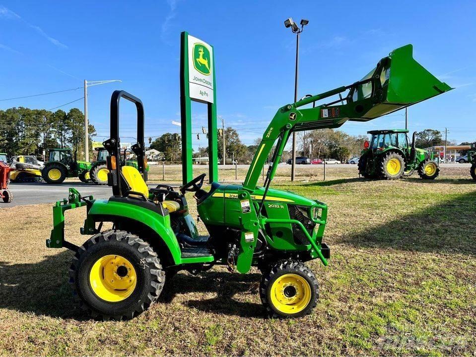 John Deere 2032R Manji traktori