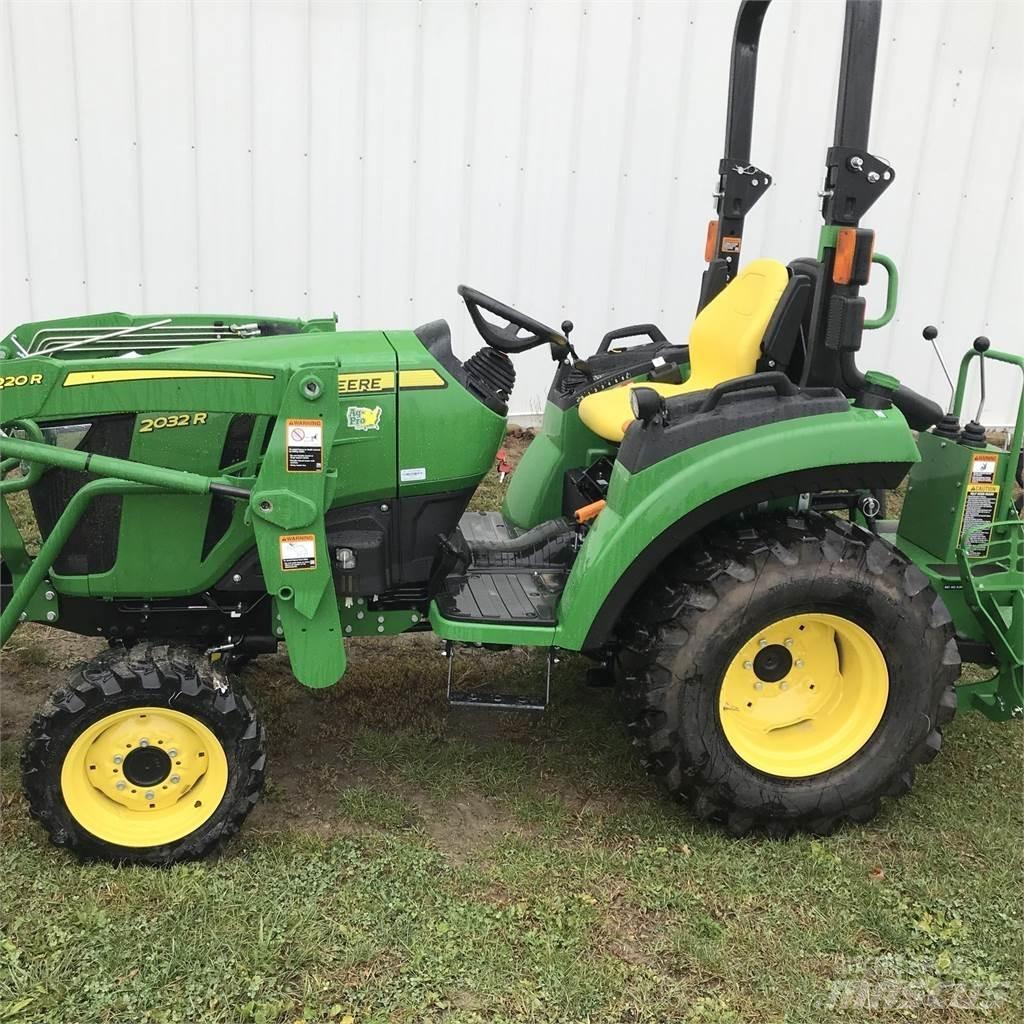 John Deere 2032R Manji traktori