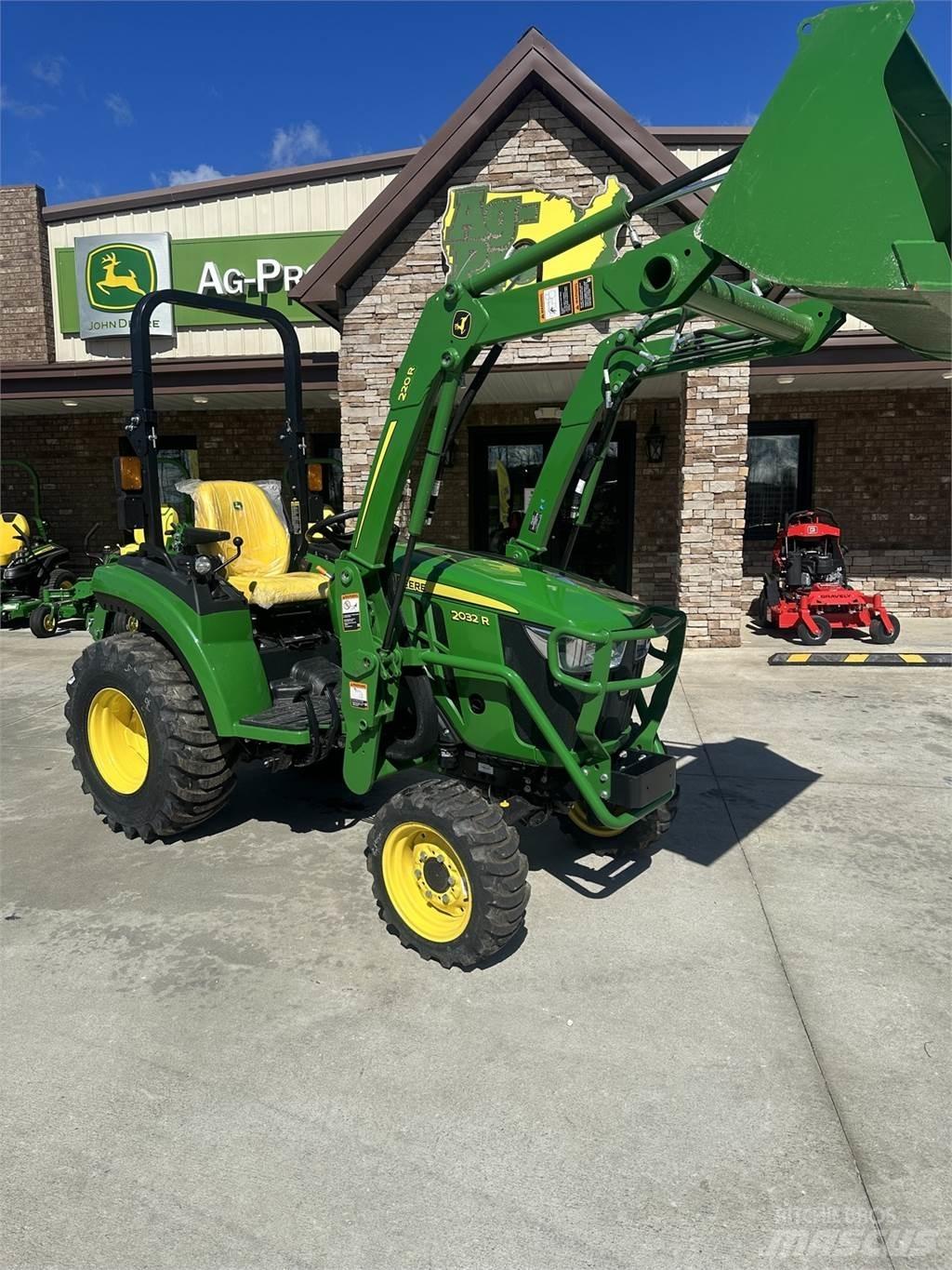 John Deere 2032R Manji traktori