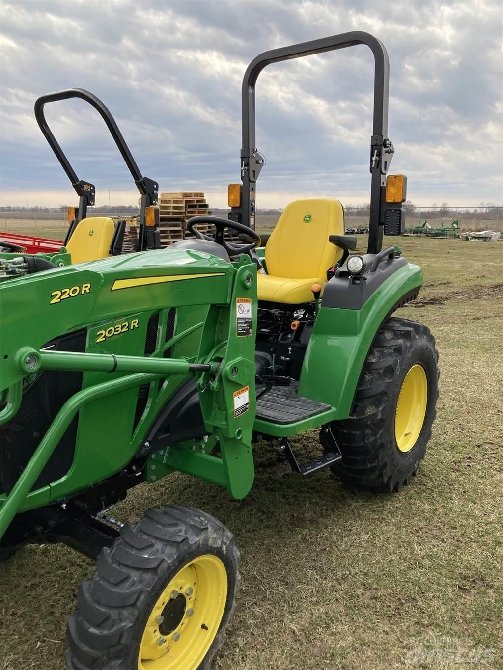 John Deere 2032R Manji traktori